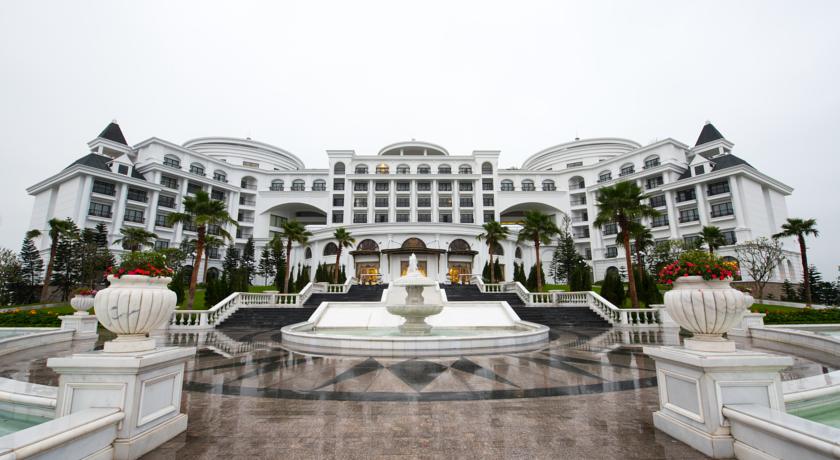 Review-resort-dep-nhat-ha-long-quang-ninh-1