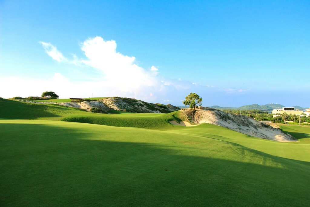 khuyen-mai-golf-the-bluffs-7